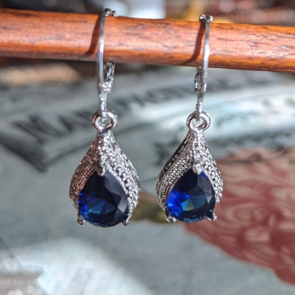 Blue sapphire earrings - Picture 4 of 4